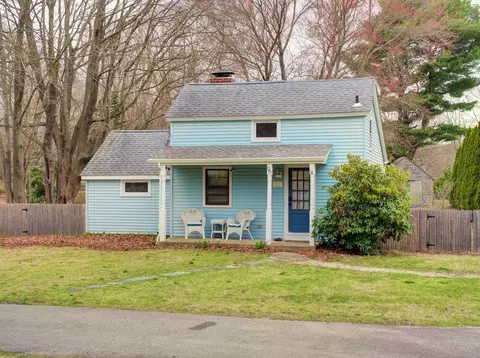 96 North Rd, Groton, CT 06340