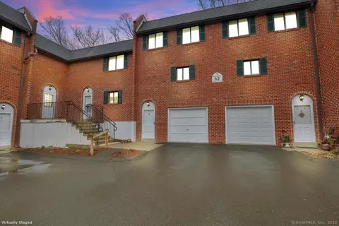 550 Darling St #42G, Southington, CT 06489