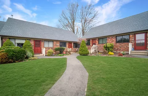 32 Dannys Way #32, Wallingford, CT 06492