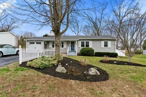 18 Woodvale Rd, Branford, CT 06405