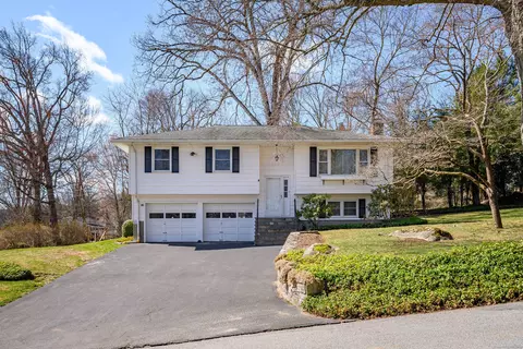79 Candlewood Lake Rd N, New Milford, CT 06776