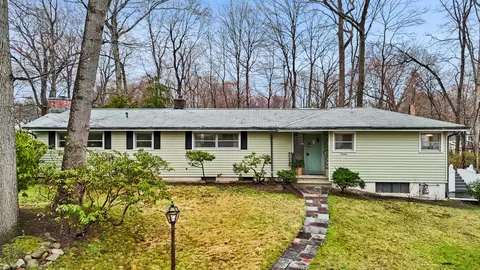19 Idlewood Dr, Stamford, CT 06905