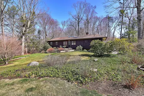 789 Donna Dr, Orange, CT 06477