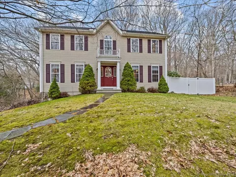 96 River Rd, Clinton, CT 06413