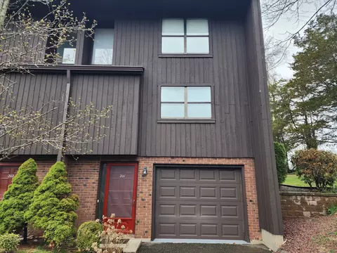 201 Natchaug Dr #201, Meriden, CT 06450