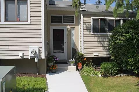 84 Shepards Knoll Dr #84, Hamden, CT 06514