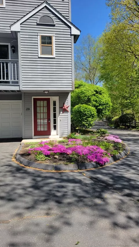 29 Village View Ter #29, Meriden, CT 06451