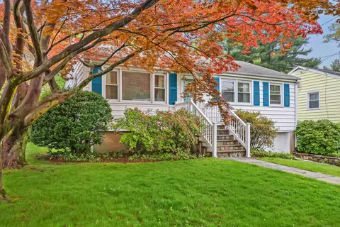 11 Arbor Dr, Norwalk, CT 06854