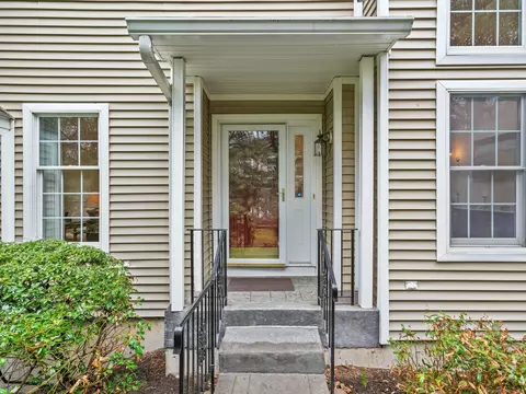 15 Regency Cir #15, Trumbull, CT 06611