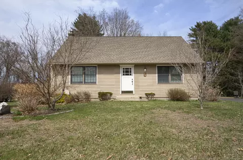 9 Bobolink Ln, Enfield, CT 06082