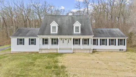 140 Village St, Northford, CT 06472