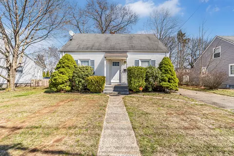 397 Pine Rock Ave, Hamden, CT 06514