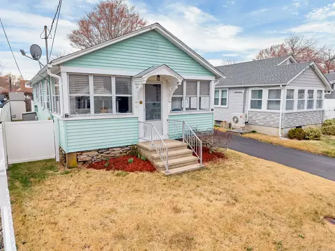 13 Breen Ave, Old Lyme, CT 06371