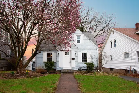 26 Fairlawn St, West Hartford, CT 06119