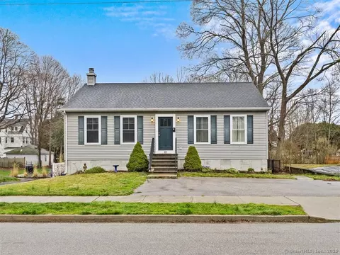 10 Courtland St, Pawcatuck, CT 06379