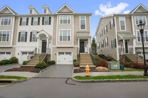6 Moorland Dr #6, Danbury, CT 06810