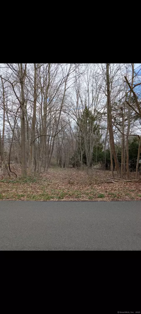 80 West St, Middlefield, CT 06455