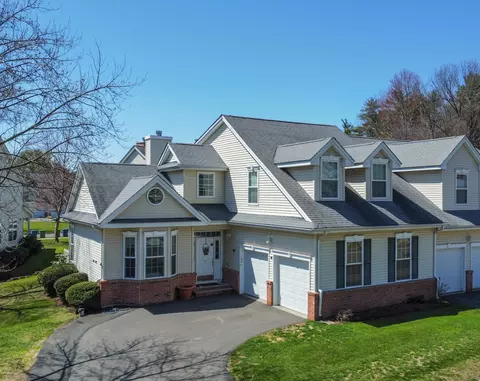 15 Scarlet Ln #15, Windsor, CT 06095