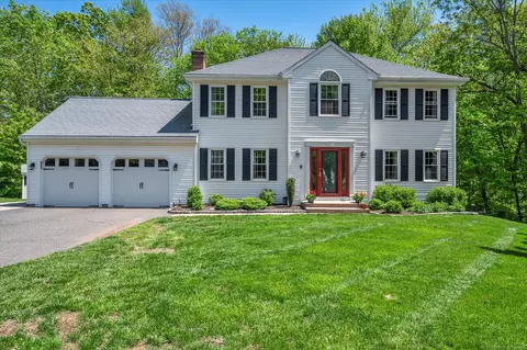 4 Copper Knoll Ln, Cromwell, CT 06416