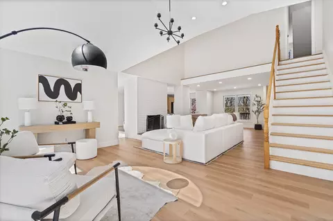 8 Goodsell Rd, Hamden, CT 06518