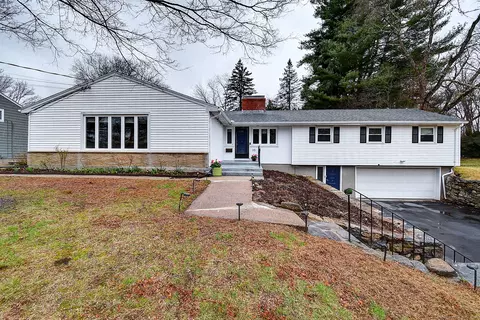 35 Tumblebrook Ln, West Hartford, CT 06117