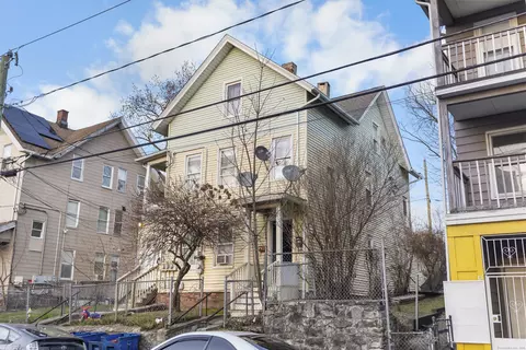 61 Lounsbury Ave, Waterbury, CT 06706