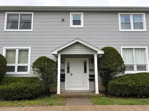 131 Carriage Path S #131, Milford, CT 06460