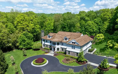 1227 Ponus Rdg, New Canaan, CT 06840