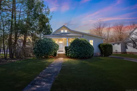 25 Atwater Pl, Cheshire, CT 06410