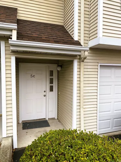 2390 State St #5C, Hamden, CT 06517