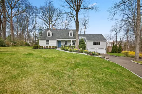 32 Kelley Grn, New Canaan, CT 06840