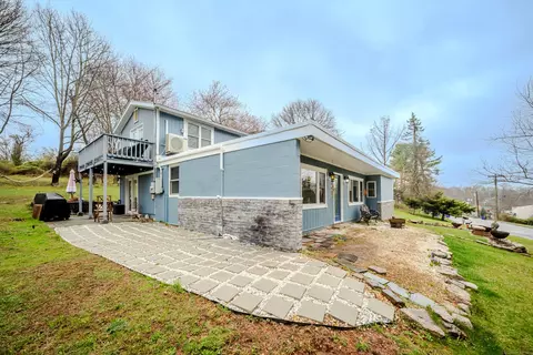 21 Orchard Hill Rd, Branford, CT 06405