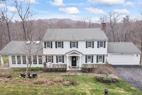 9 Cassway Rd, Woodbridge, CT 06525