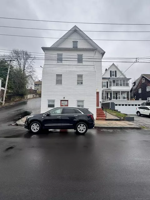 15 Cherry St, Derby, CT 06418