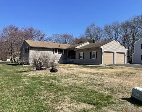5 Spur Ln, Newington, CT 06111