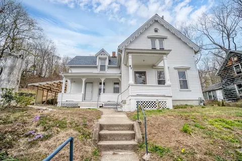 87 Maple St, Norwich, CT 06360