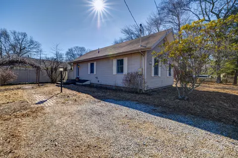 58 Shore Dr, Old Lyme, CT 06371