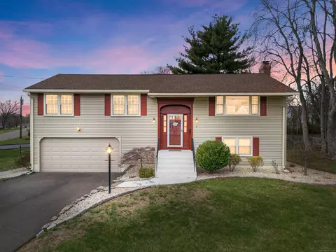 9 Carriage Hill Dr, Newington, CT 06111