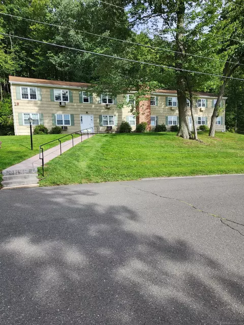 16 Pilgrim Trl #F2, Woodbury, CT 06798