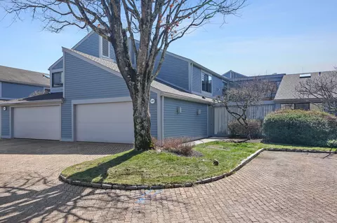 409 Harvest Cmns #409, Westport, CT 06880