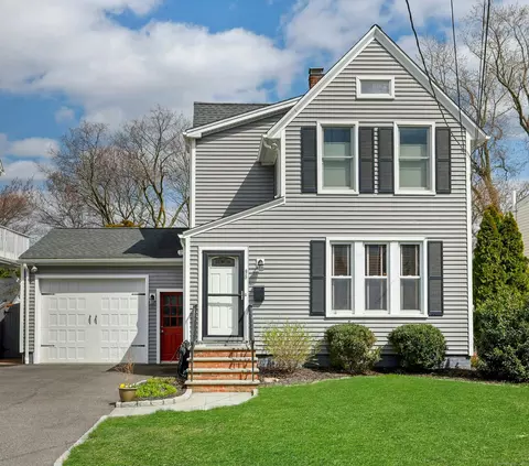 95 Beaumont St, Fairfield, CT 06824