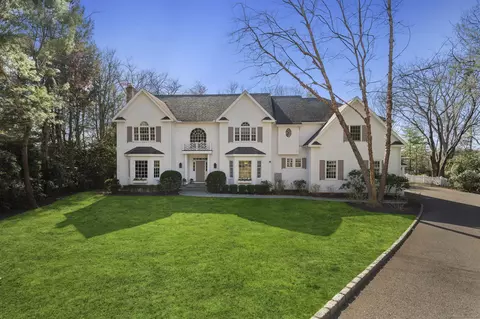 32 Old Oak Rd, Darien, CT 06820