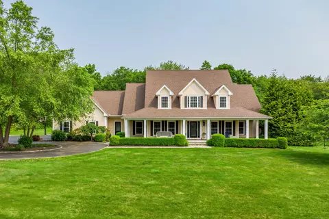 48 Mount Nebo Rd, Newtown, CT 06470