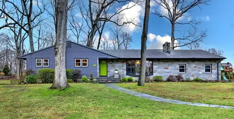 525 Kanuga Trl, Orange, CT 06477