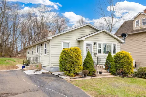 47 Graveline Ave, Meriden, CT 06451