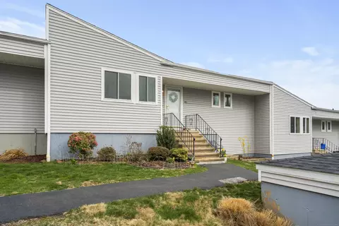45 Stratton Way #45, Branford, CT 06405