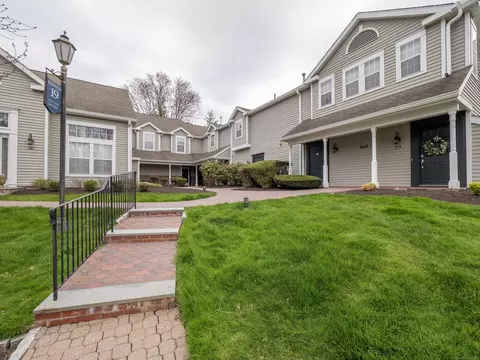 281 Mayfield Dr #281, Trumbull, CT 06611