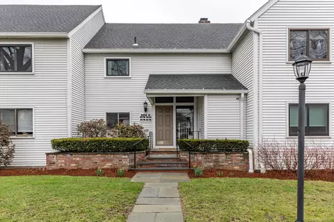 80 N Main St #4B4, Kent, CT 06757