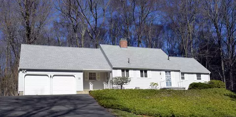 15 Burnwood Dr, Bloomfield, CT 06002