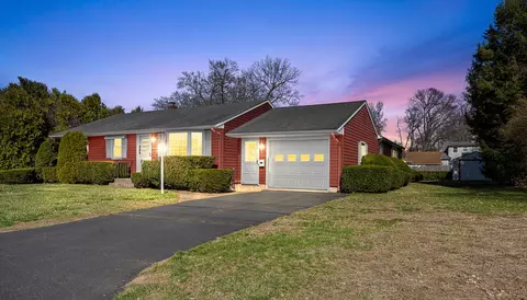 20 Holiday Ln, Enfield, CT 06082